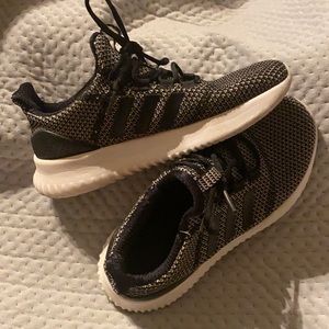 Pre worn Adidas cloud foam tennis shoes